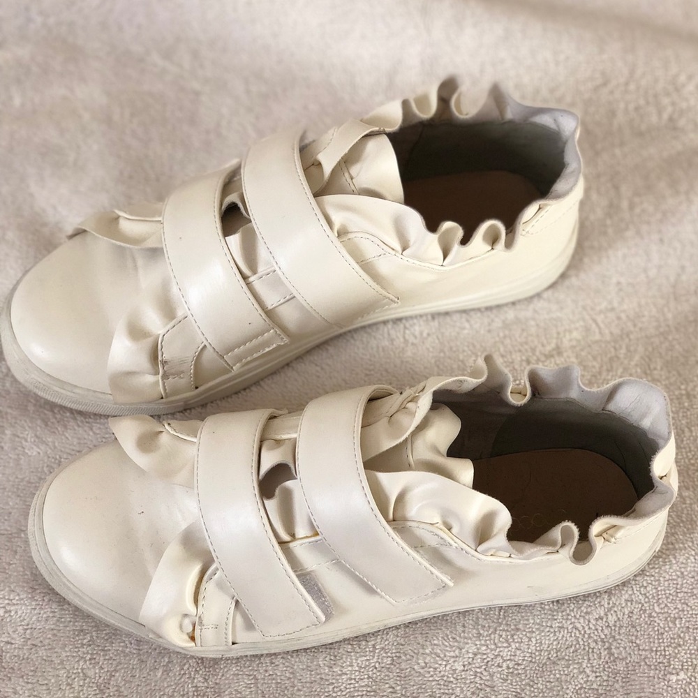Yolanda Ruffle Sneakers - Picture 3 of 4